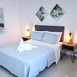 Exclusive High-Floor Apartment Ocean & Lake View